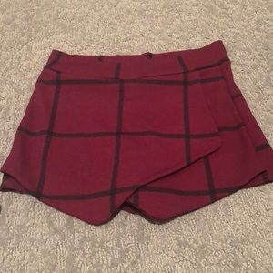 Maroon napkin shorts